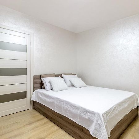City Center Vip Studio Apartment Lviv Buitenkant foto