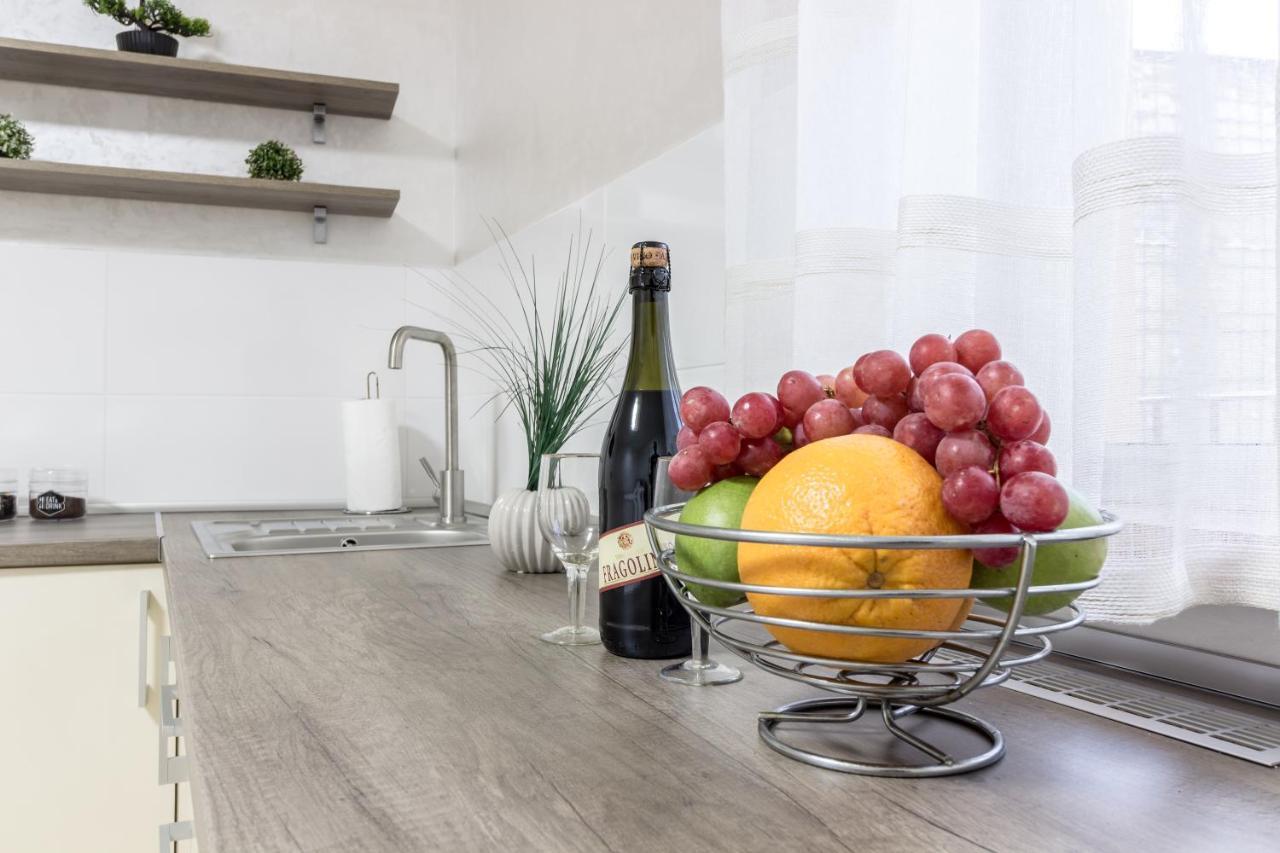 City Center Vip Studio Apartment Lviv Buitenkant foto