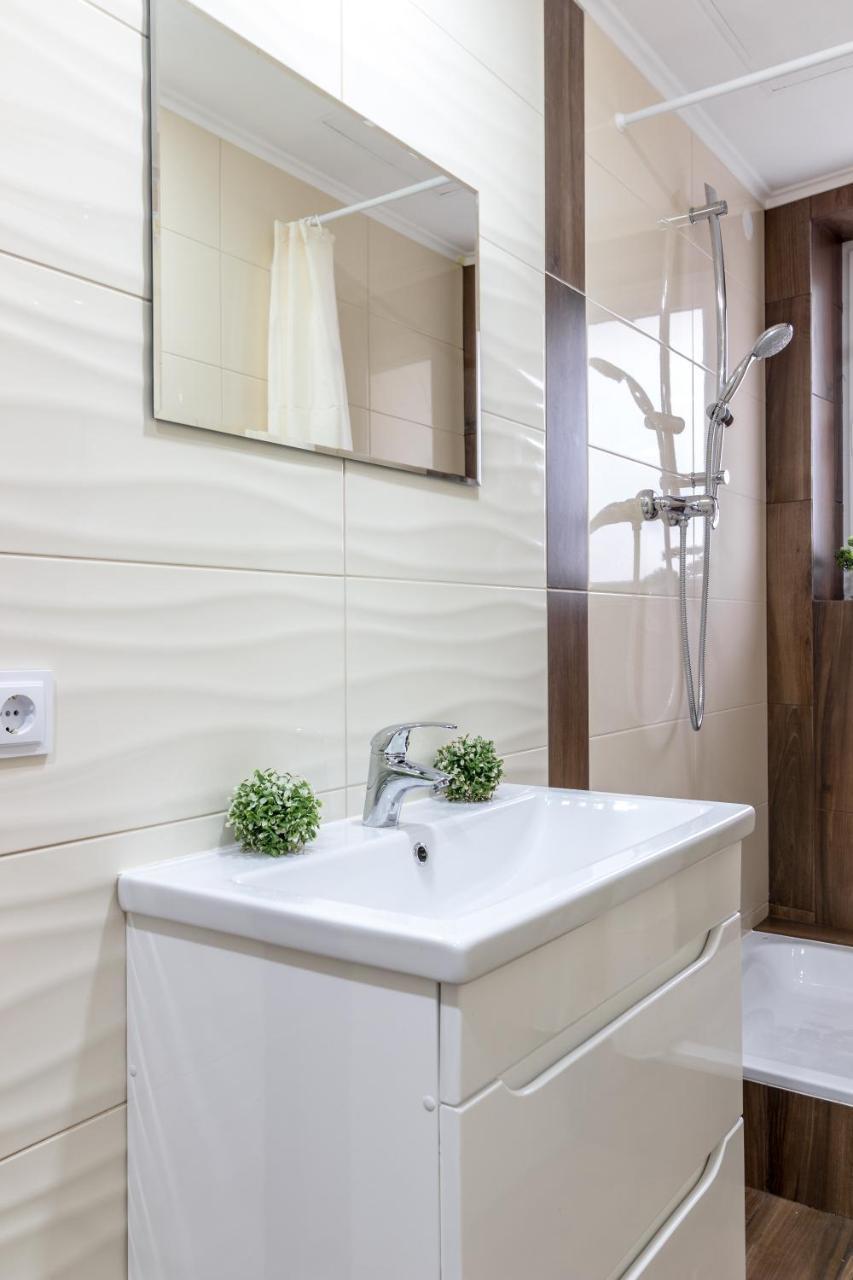 City Center Vip Studio Apartment Lviv Buitenkant foto